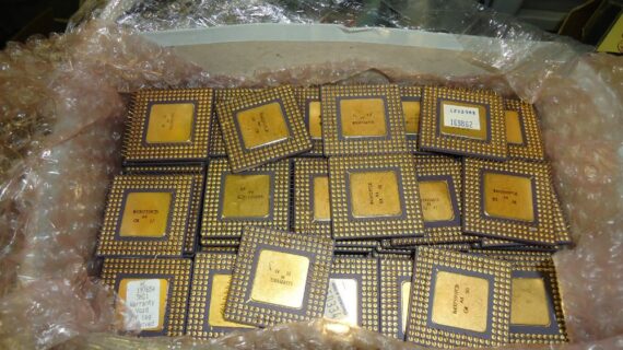 CPU CERAMIC PROCESSOR SCRAP WITH GOLD PINS (486 & 386 CPU SCRAP)